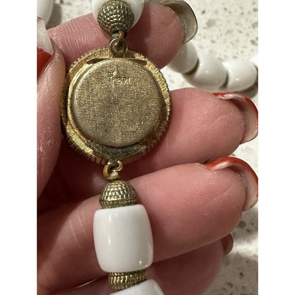 Vintage Crown Trifari White Lucite Beaded Gold Tone Necklace 50s 60s - Picture 6 of 8
